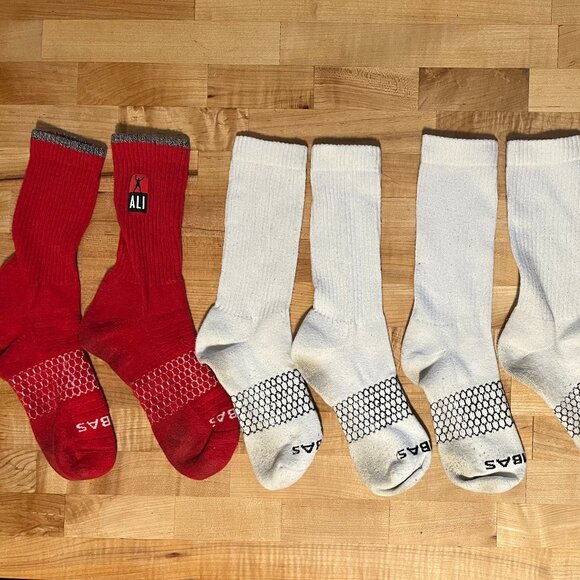 Lot of 3 pairs Men's Medium 6-9 Bombas Crew Socks Red and White - Picture 2 of 4
